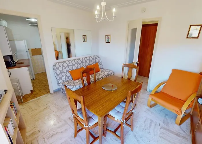 Climatise Avec Balcon, Centre - Fr-1-196-345 Menton